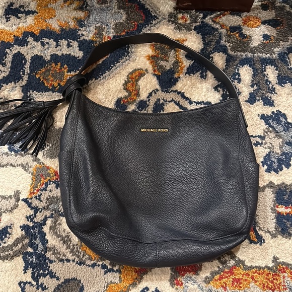 Micheal Kors Designer Shoulder Bag - Picture 2 of 6